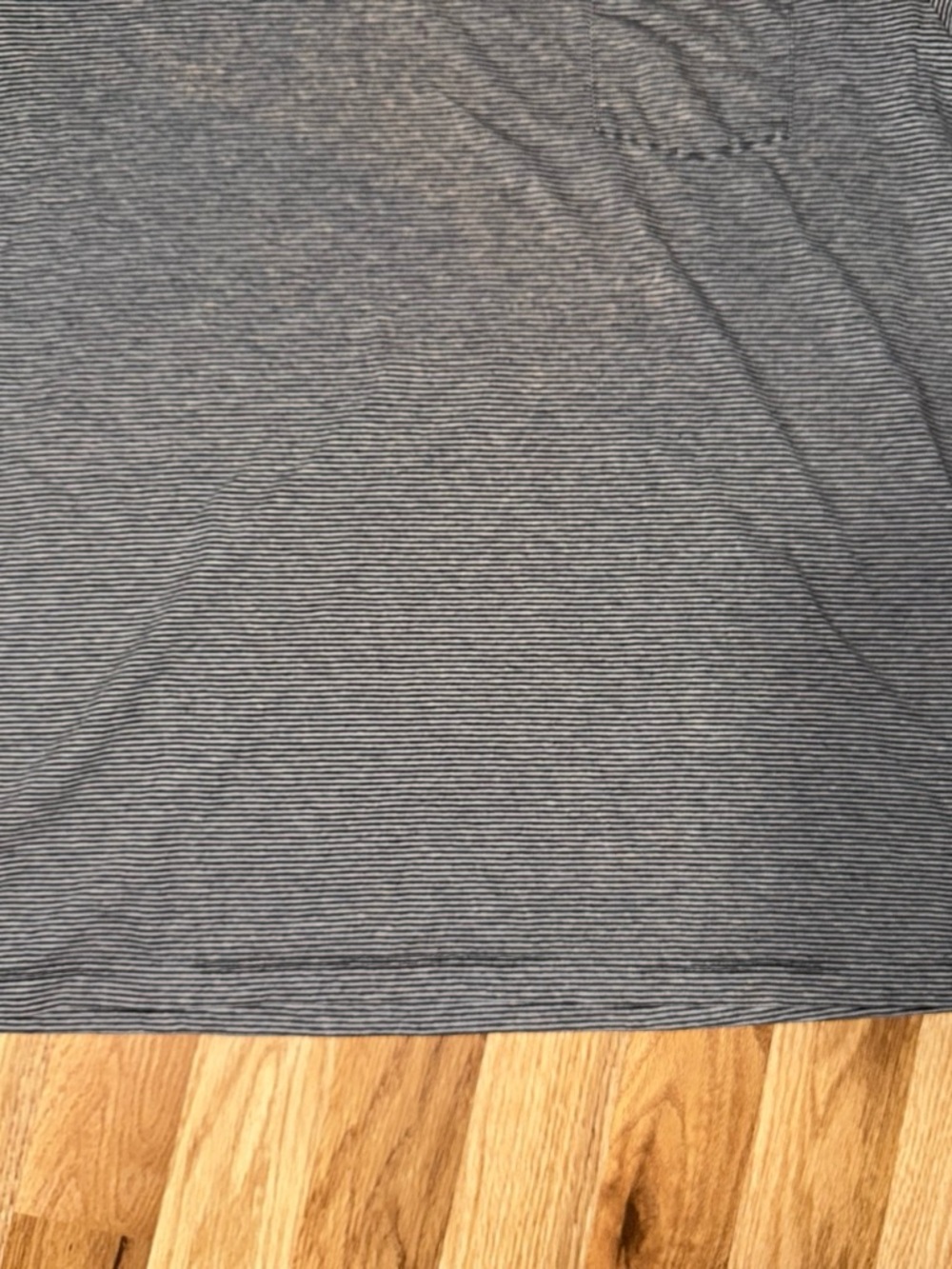 Express Men's Black & White Microstripe Crewneck Pocket Tee - Picture 4 of 5
